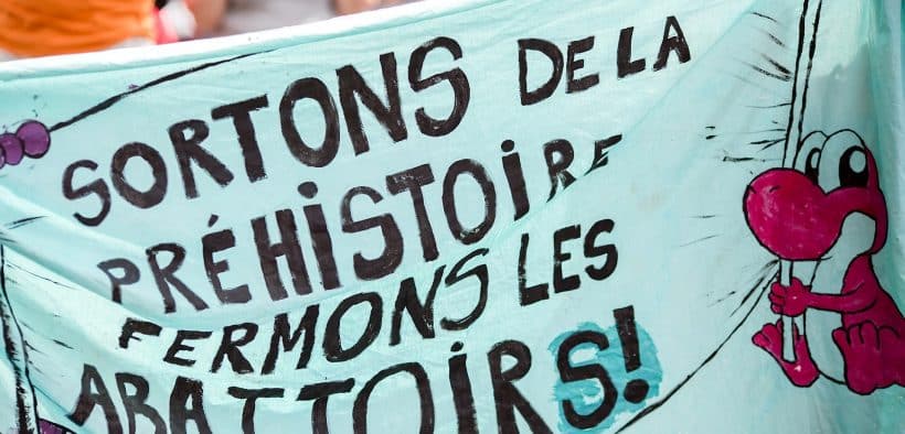 Affiche "Sortons de la préhistoire, fermons les abbatoirs" lors d'une manifestation