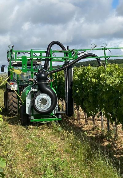 Le système aéroconfiné de Bliss Ecospray a été développé pour la vigne. On se prend à rêver de le voir décliné pour les autres cultures © Bliss Ecospray